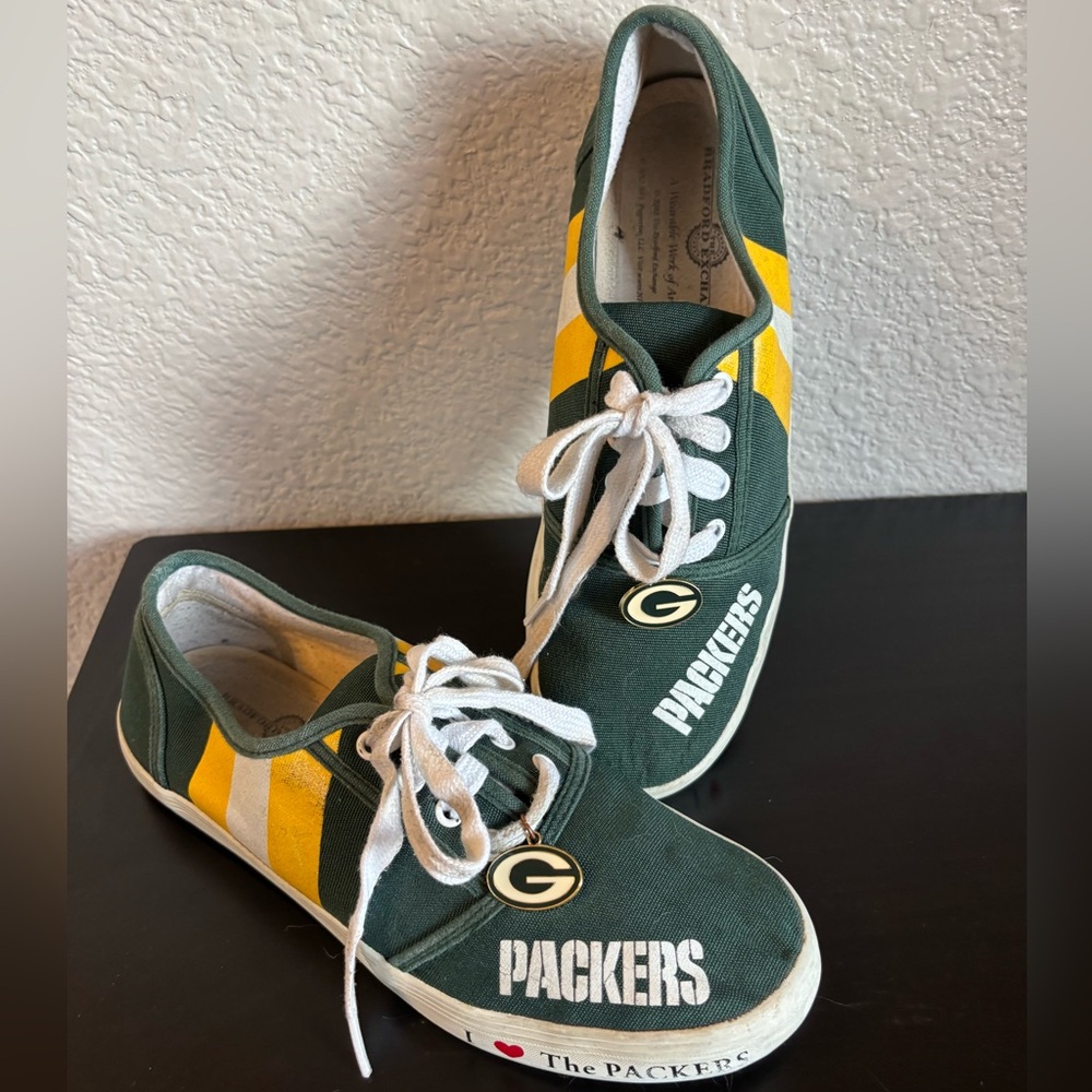 Green Bay Packers Women’s Size 8 Bradford Exchange Collector’s Sneakers